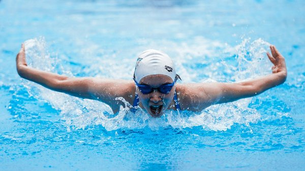 Quelles techniques pour améliorer la vitesse en natation papillon ?