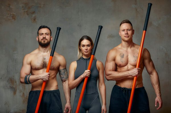 Comment les compétences en combat au bâton apprises dans l'Eskrima peuvent-elles être transférées à la maîtrise des mouvements en combat rapproché?