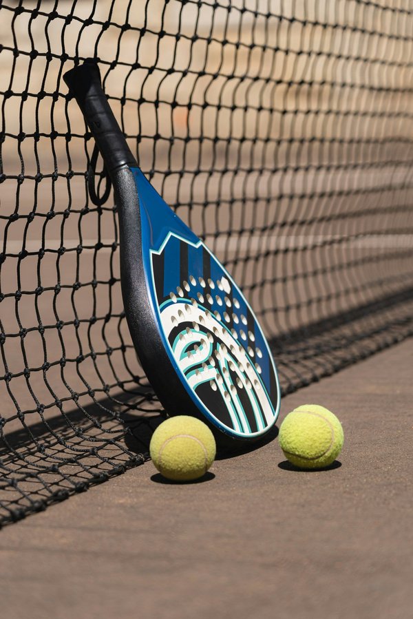 Découvrir le padel en suisse : compétitions, formations et équipements